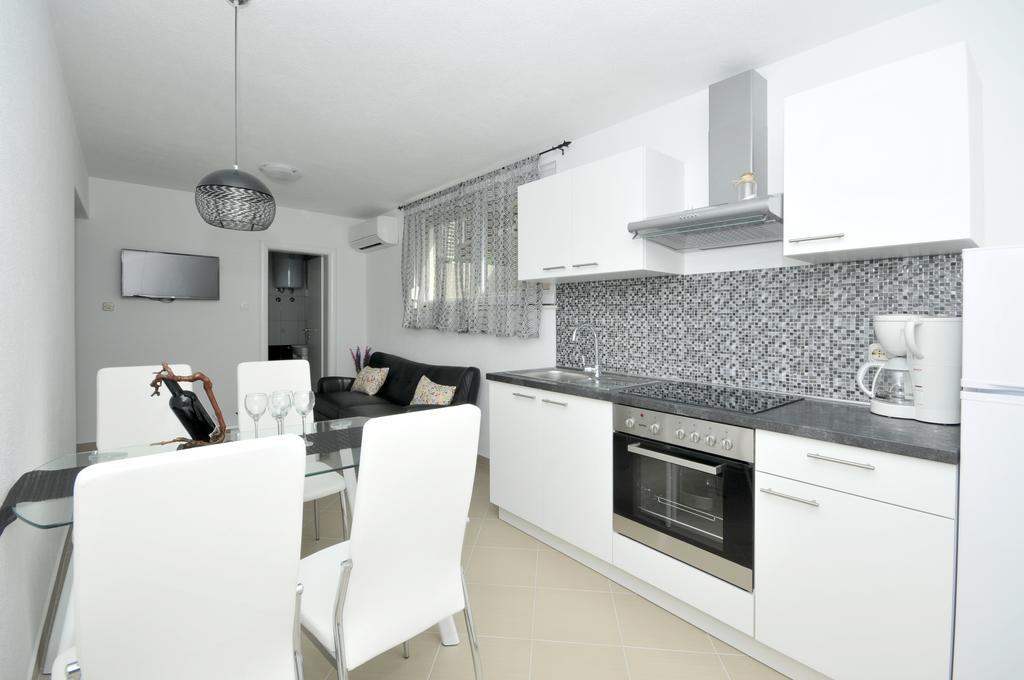 Apartmani Mijatovic Trogir Exteriör bild