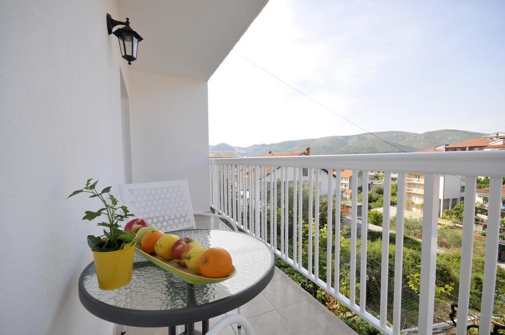 Apartmani Mijatovic Trogir Exteriör bild